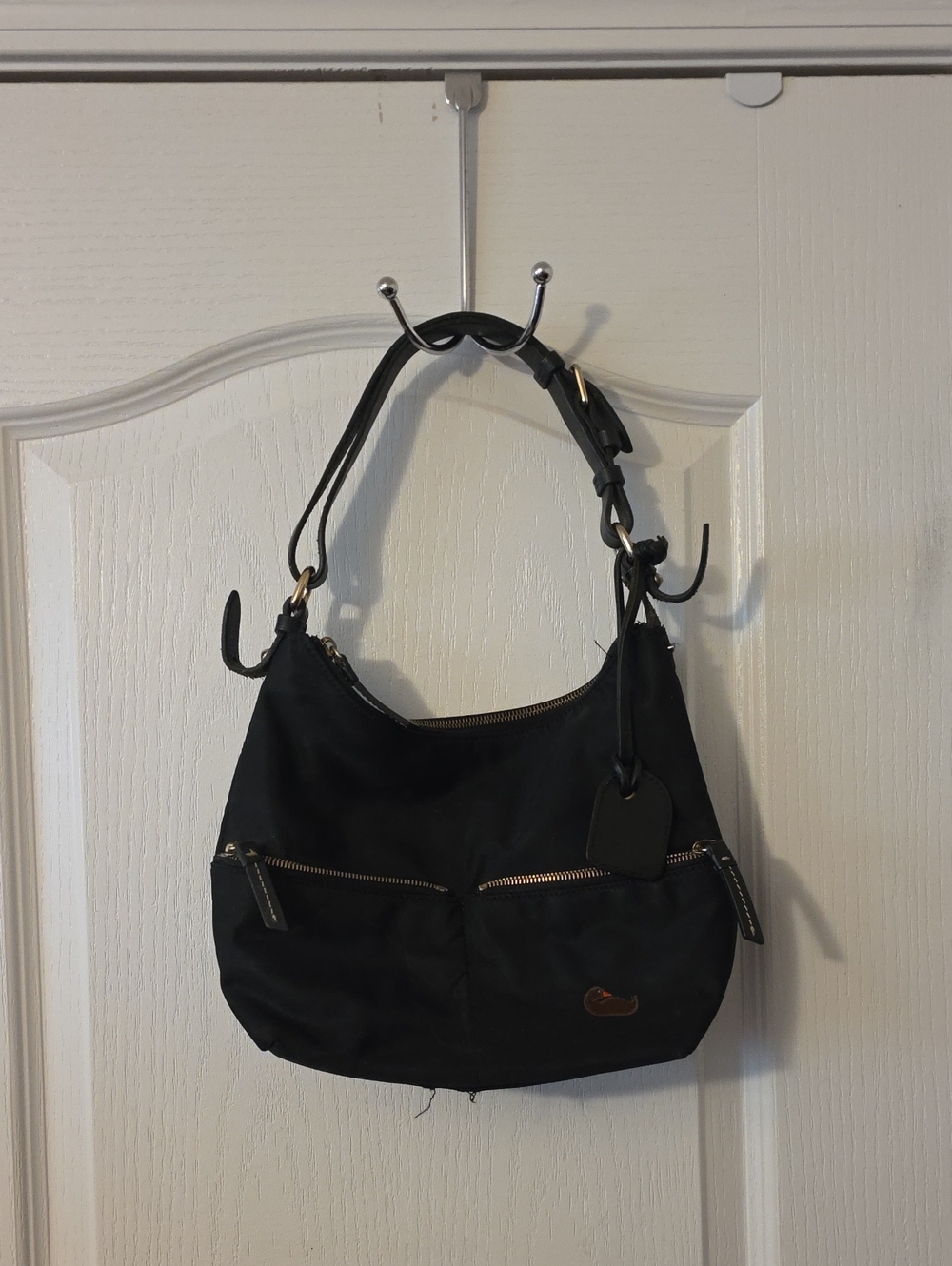 VINTAGE DOONEY & BOURKE BLACK WOMEN'S SHOULDER BAG WITH ZIP POCKETS